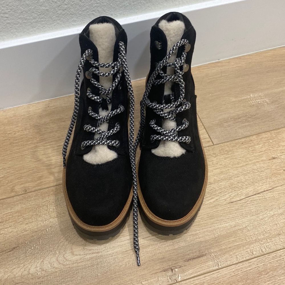 NWOT Indigo synthetic upper black booties